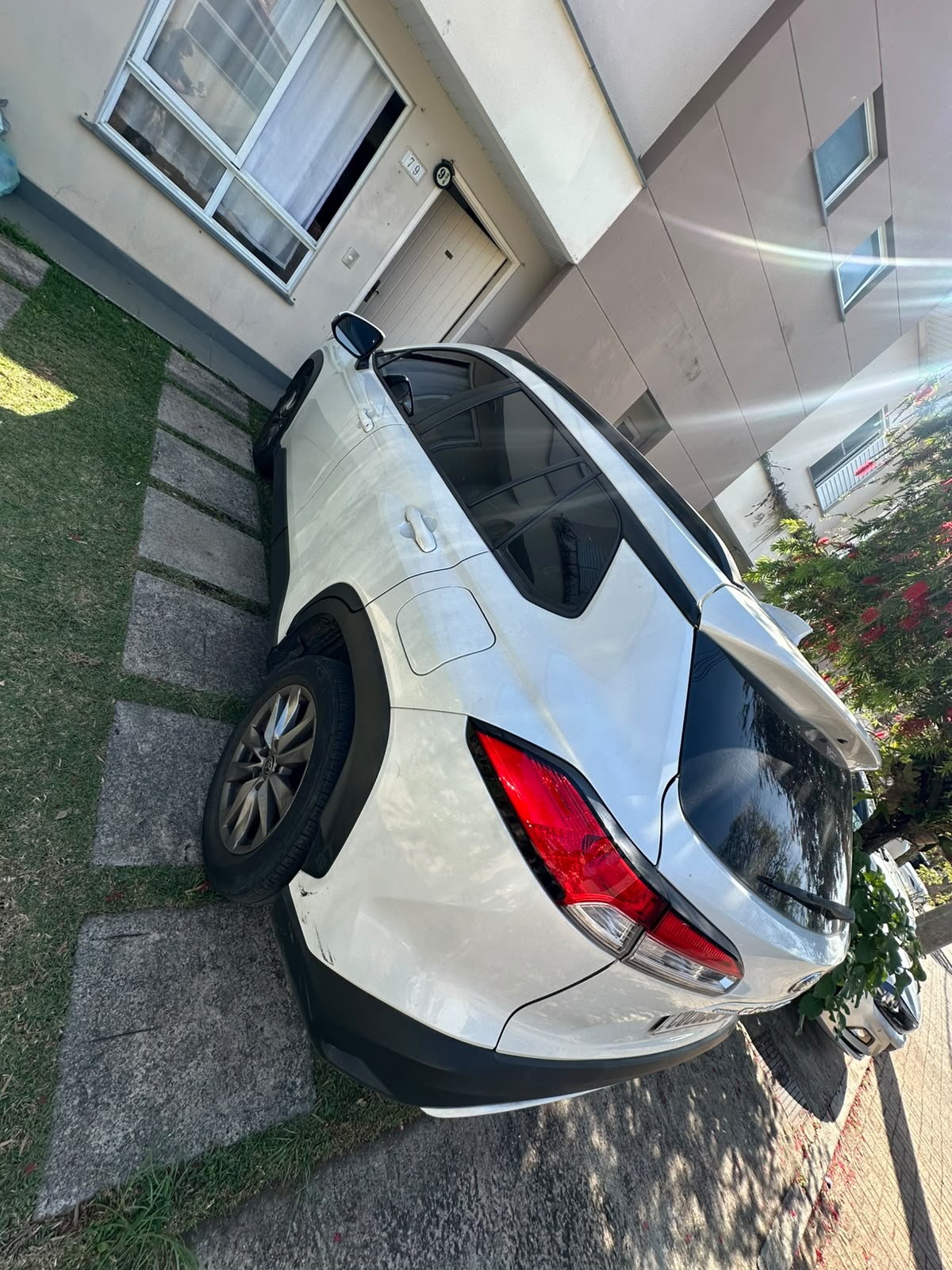 Vista traseira lateral do Corolla Cross XR